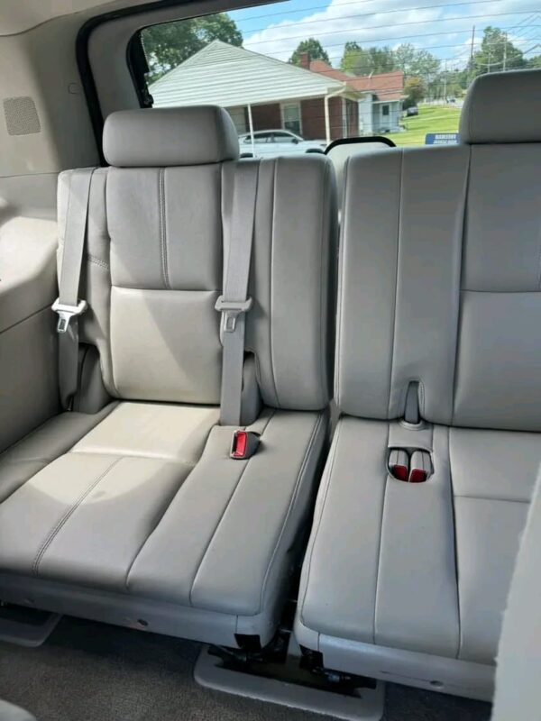 Clean title 2011 Chevy Tahoe LTZ 4WD 5.3L - Image 8