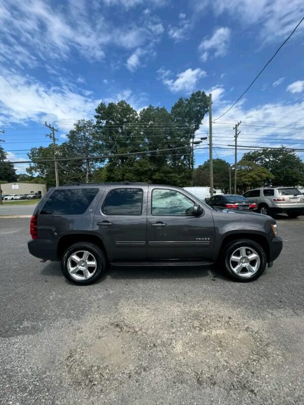 Clean title 2011 Chevy Tahoe LTZ 4WD 5.3L