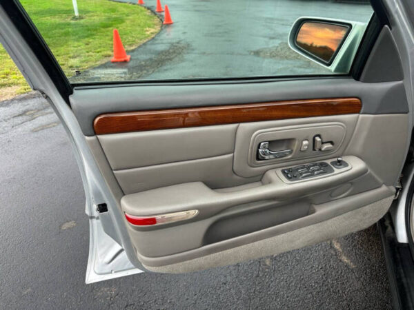 1999 Cadillac DeVille - Image 17