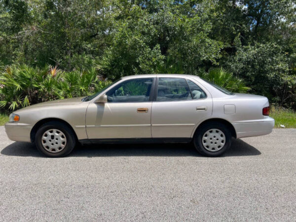 1996 Toyota Camry - Image 4