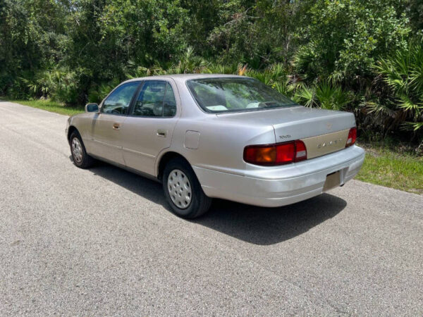 1996 Toyota Camry - Image 5