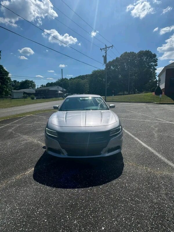 2018 Dodge Charger R/T V8 - Image 2