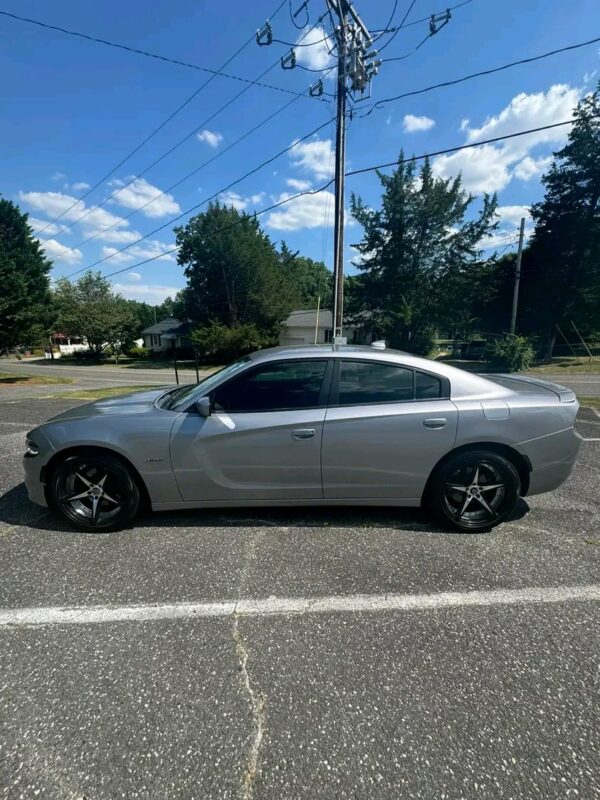 2018 Dodge Charger R/T V8 - Image 3