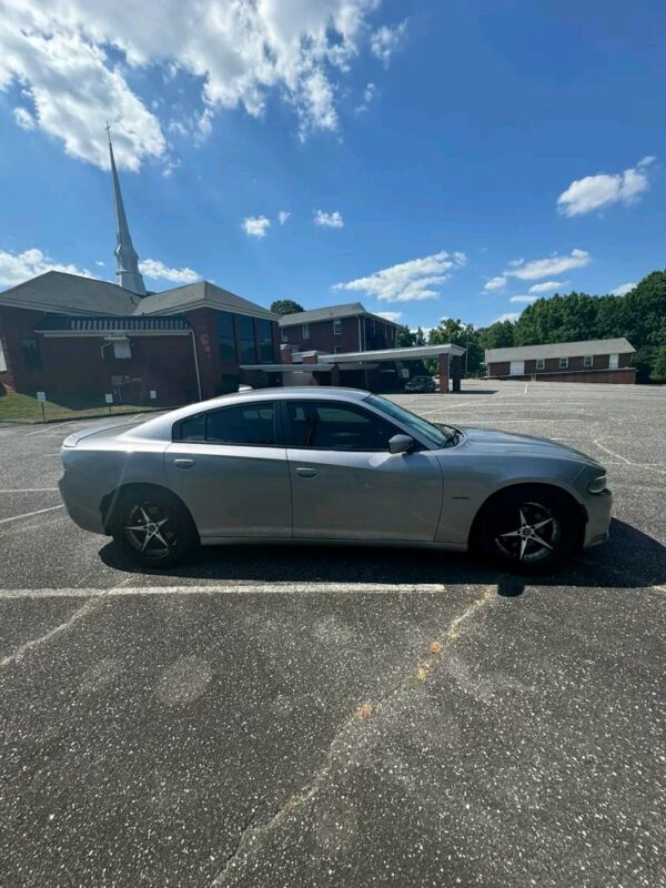 2018 Dodge Charger R/T V8 - Image 4