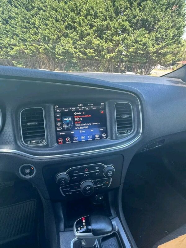 2018 Dodge Charger R/T V8 - Image 8