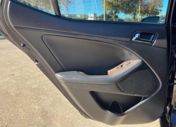 2014 Kia optima - Image 10