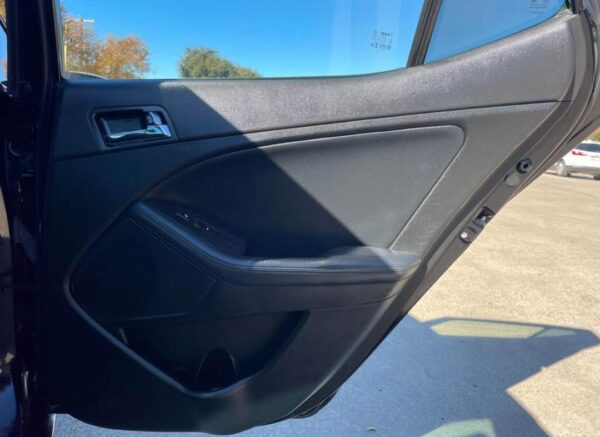2014 Kia optima - Image 14