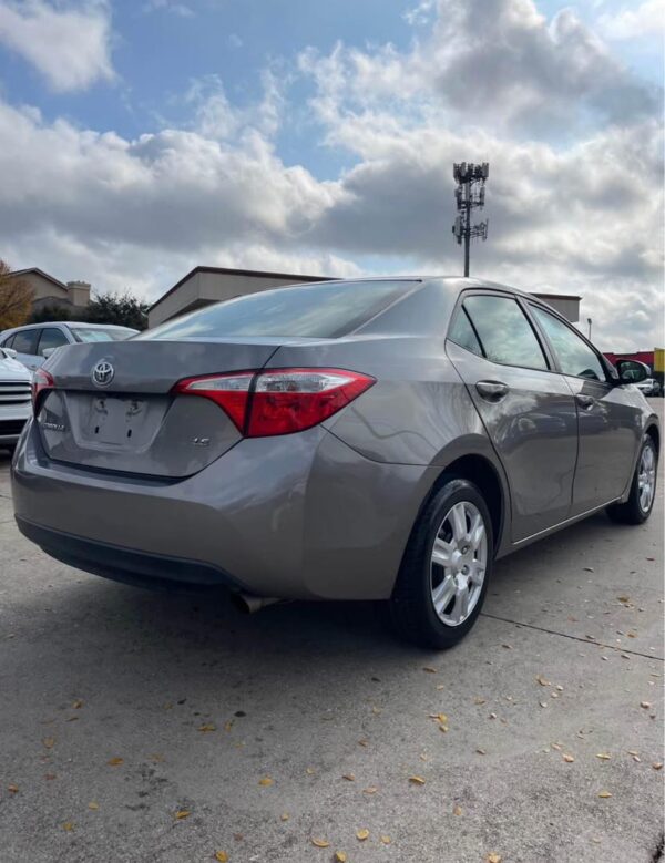 2015 Toyota Corolla LE Sedan - Image 3