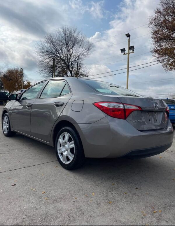 2015 Toyota Corolla LE Sedan - Image 5