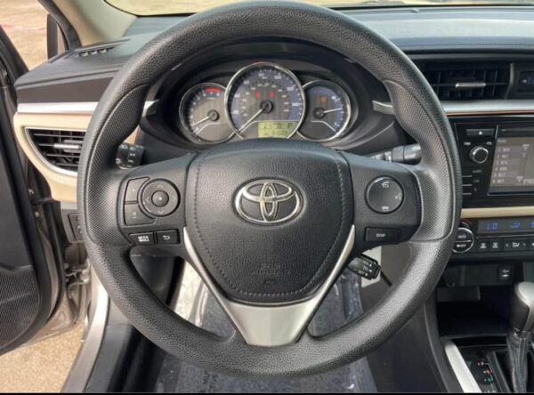 2015 Toyota Corolla LE Sedan - Image 11