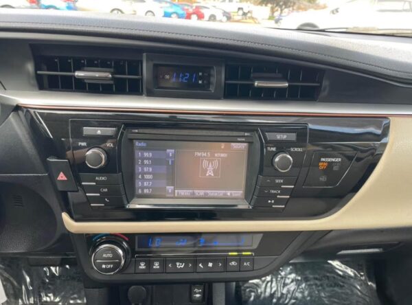 2015 Toyota Corolla LE Sedan - Image 15
