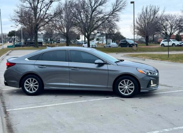 2019 Hyundai Sonata - Image 3