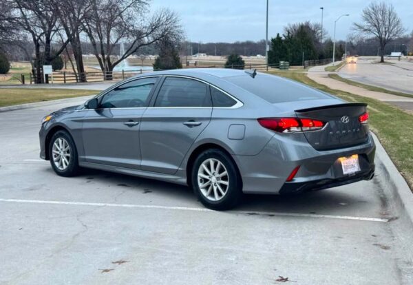2019 Hyundai Sonata - Image 5