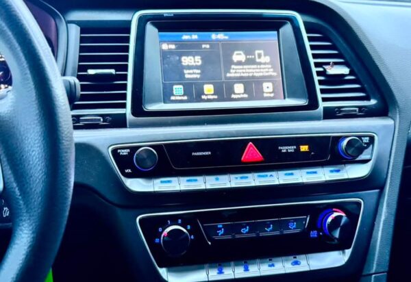 2019 Hyundai Sonata - Image 11