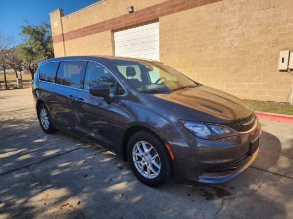 2018 Crysler Pacifica Touring Edition - Image 7