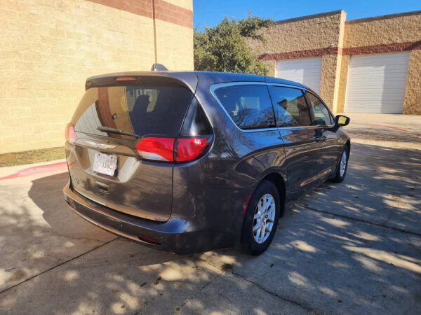 2018 Crysler Pacifica Touring Edition - Image 2
