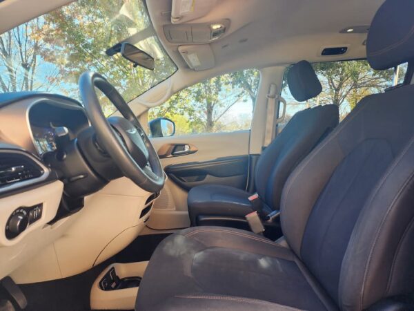 2018 Crysler Pacifica Touring Edition - Image 8