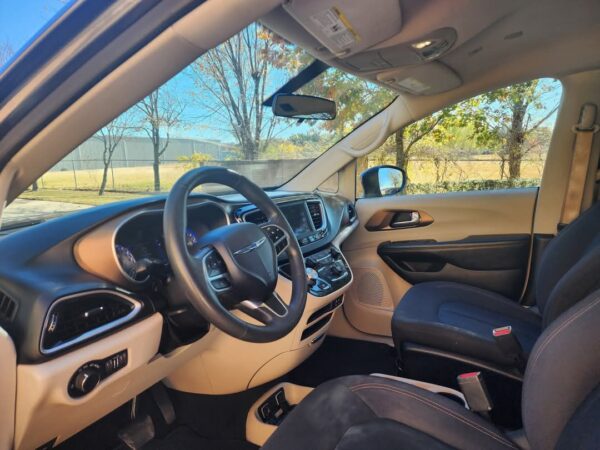 2018 Crysler Pacifica Touring Edition - Image 9