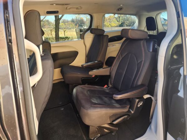 2018 Crysler Pacifica Touring Edition - Image 10