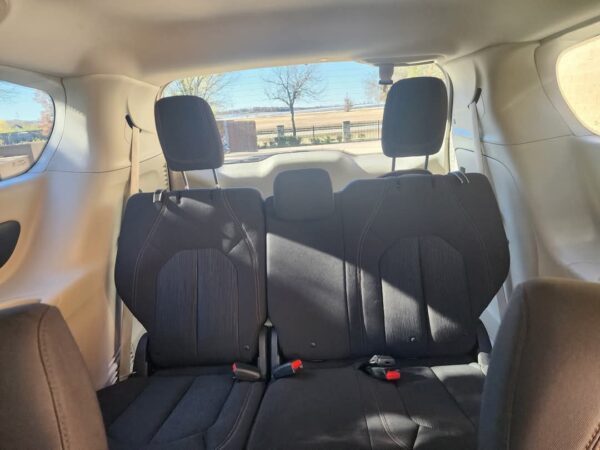 2018 Crysler Pacifica Touring Edition - Image 12
