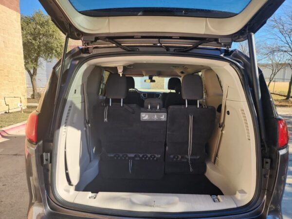 2018 Crysler Pacifica Touring Edition - Image 14