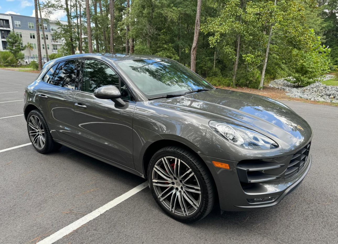 2015 Porsche Macan Turbo - Image 9