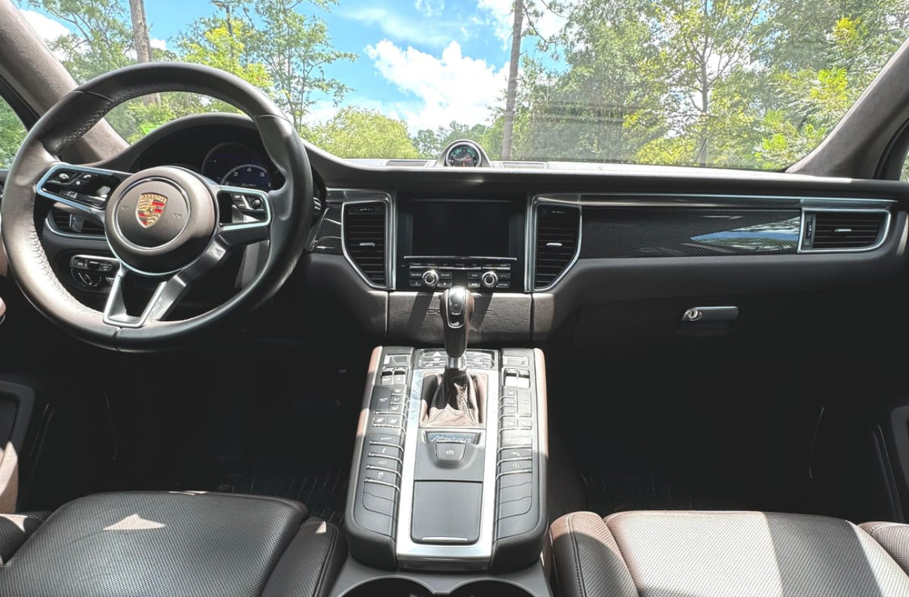 2015 Porsche Macan Turbo - Image 21