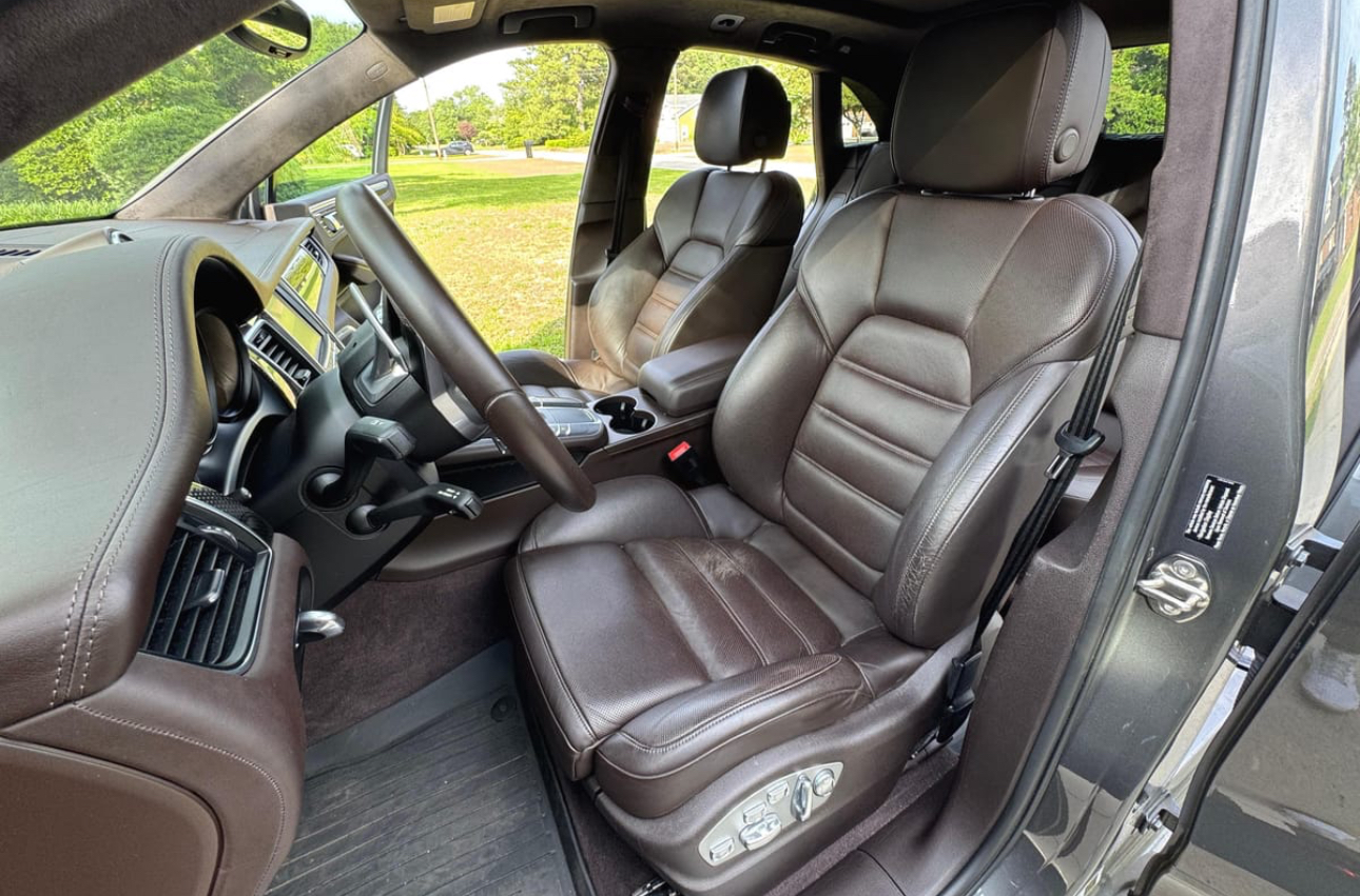 2015 Porsche Macan Turbo - Image 20