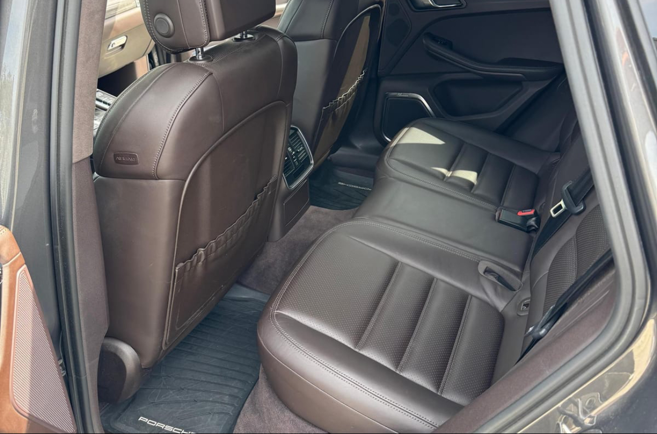 2015 Porsche Macan Turbo - Image 19