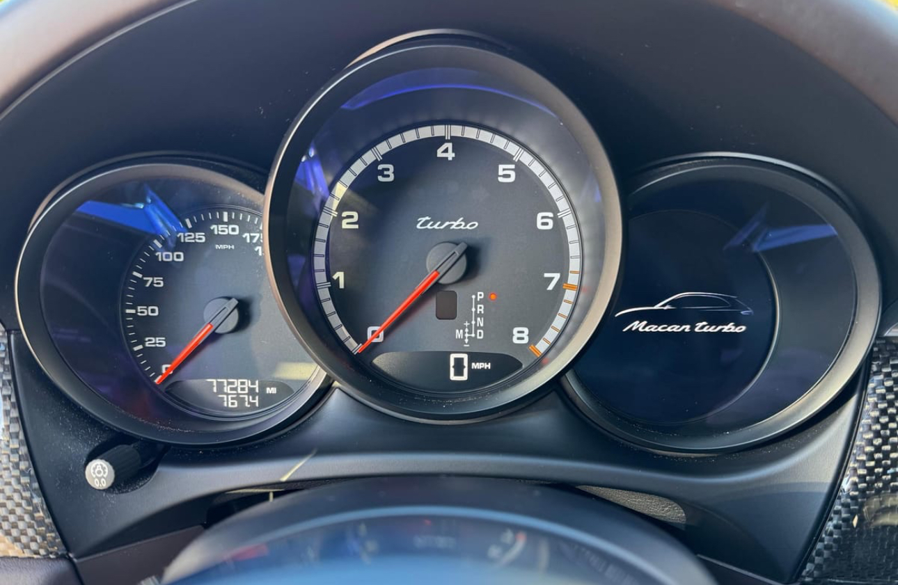 2015 Porsche Macan Turbo - Image 22