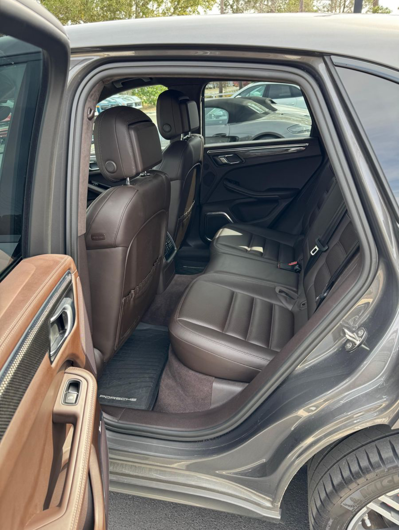 2015 Porsche Macan Turbo - Image 26