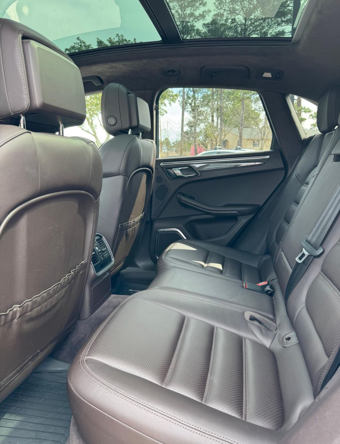 2015 Porsche Macan Turbo - Image 25