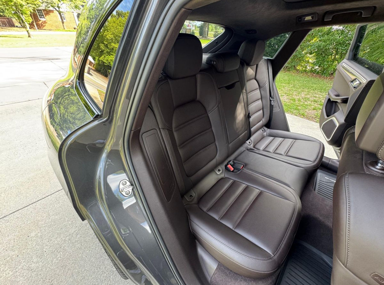 2015 Porsche Macan Turbo - Image 28