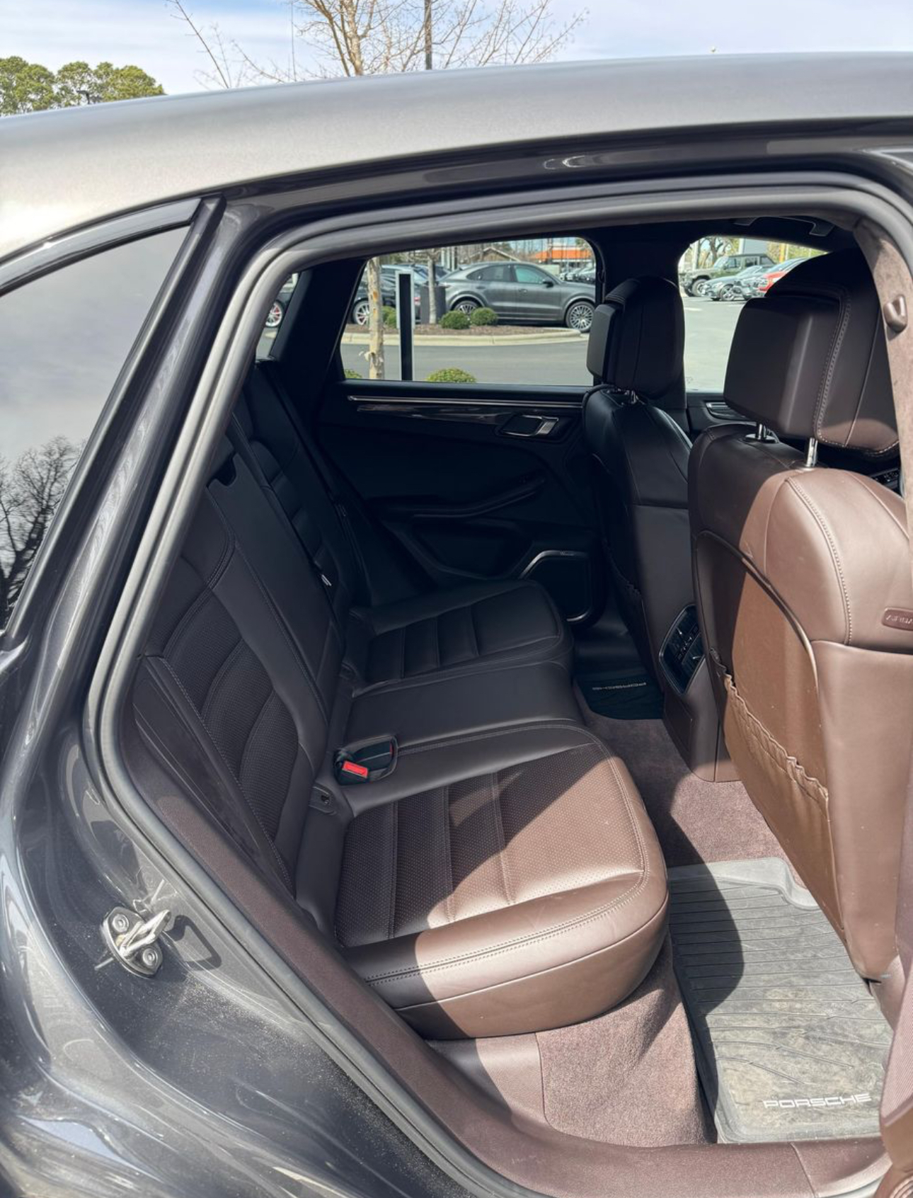 2015 Porsche Macan Turbo - Image 27