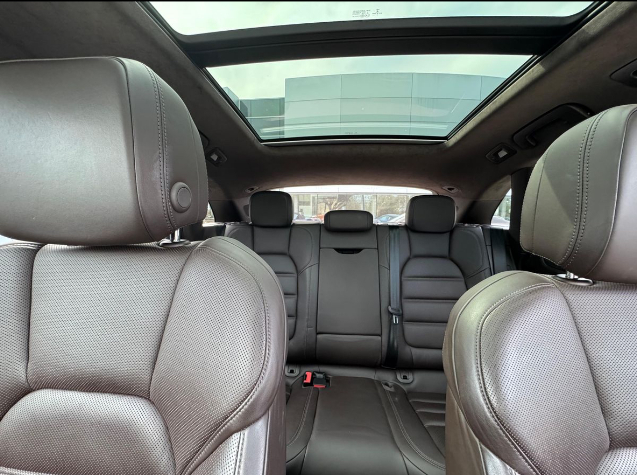 2015 Porsche Macan Turbo - Image 30