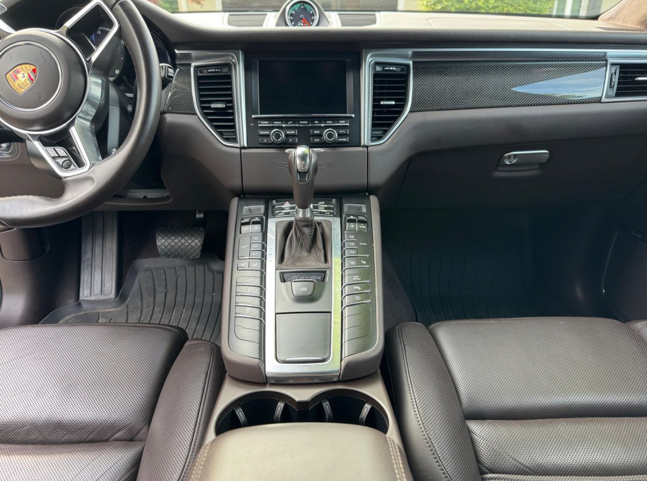 2015 Porsche Macan Turbo - Image 33