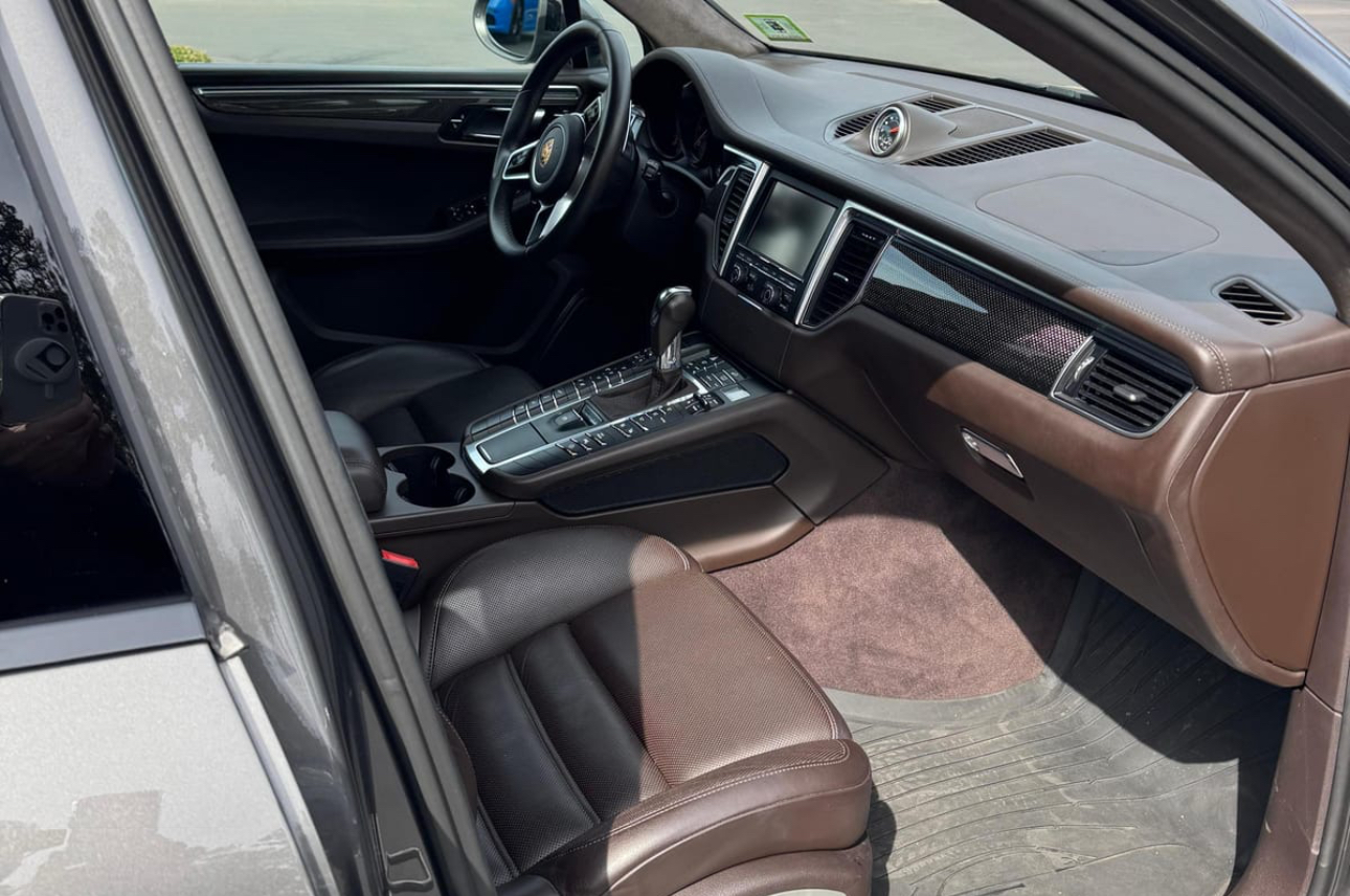 2015 Porsche Macan Turbo - Image 35