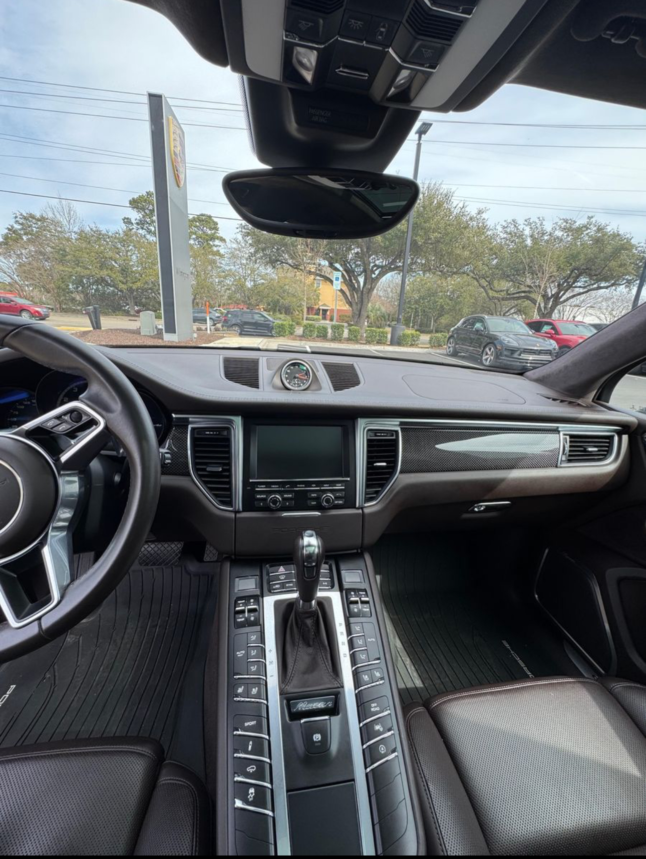 2015 Porsche Macan Turbo - Image 36