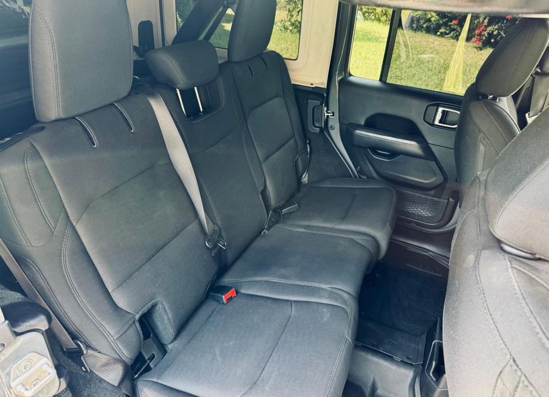 2019 Jeep Wrangler Unlimited Sahara 4x4 - Image 12