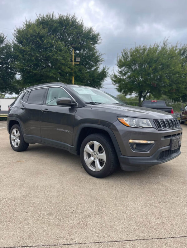 2018 Jeep Compass · Latitude Sport Utility 4D - Image 3