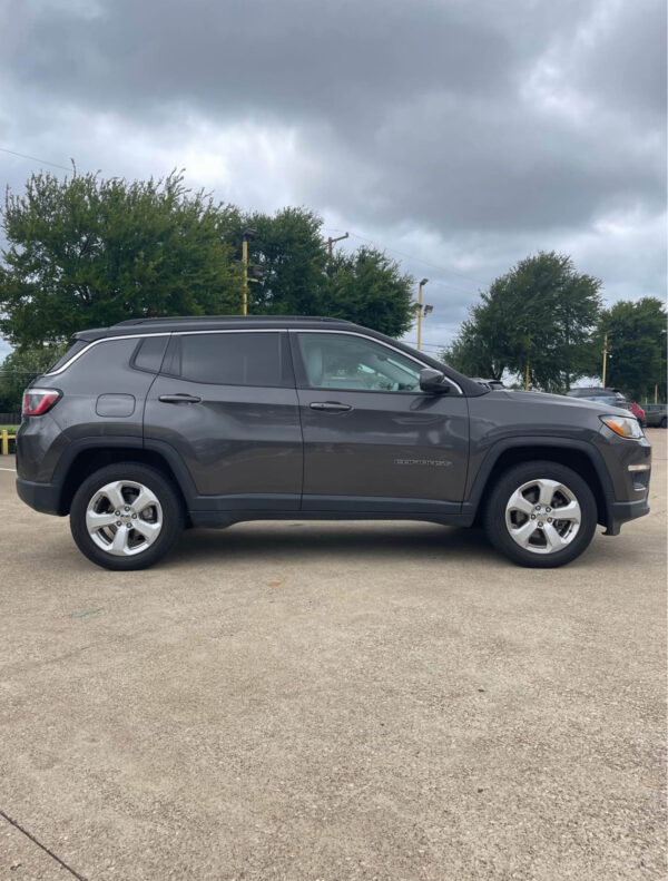 2018 Jeep Compass · Latitude Sport Utility 4D - Image 4