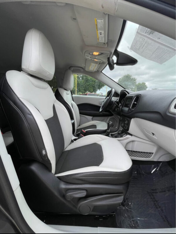 2018 Jeep Compass · Latitude Sport Utility 4D - Image 9