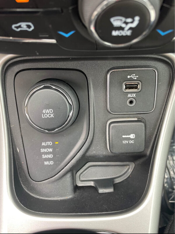 2018 Jeep Compass · Latitude Sport Utility 4D - Image 15