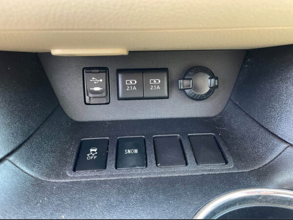 2017 Toyota Highlander · XLE Sport Utility 4D - Image 12