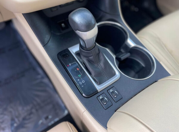 2017 Toyota Highlander · XLE Sport Utility 4D - Image 11