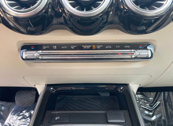 2021 Mercedes-Benz GLB · GLB 250 Sport Utility 4D - Image 17