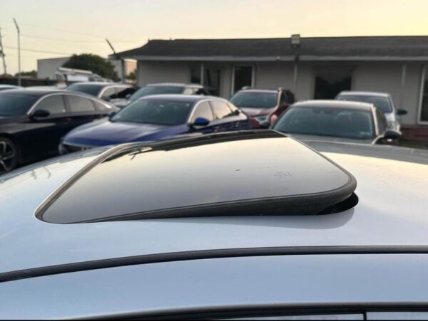 2018 Infiniti Q50 · 3.0t LUXE Sedan 4D - Image 7