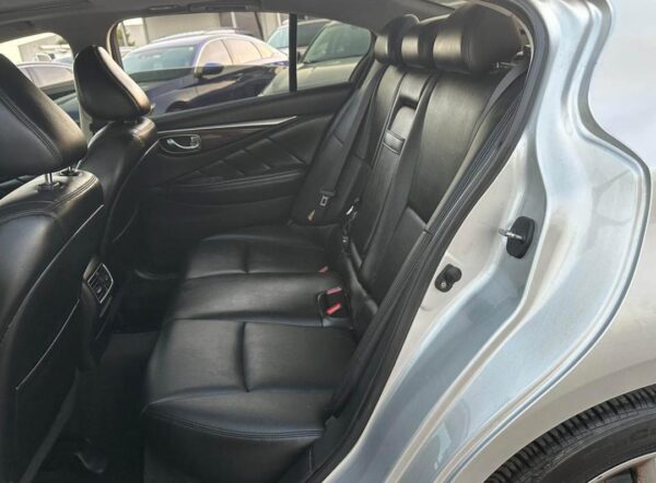 2018 Infiniti Q50 · 3.0t LUXE Sedan 4D - Image 10