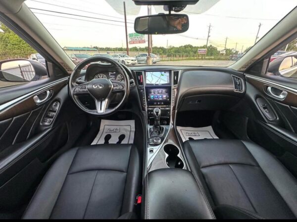 2018 Infiniti Q50 · 3.0t LUXE Sedan 4D - Image 16