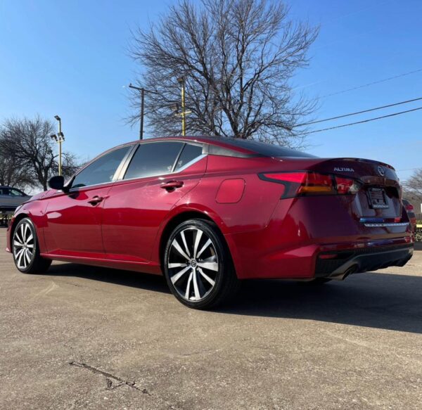 2021 Nissan Altima 2.5 SR Sedan 4D - Image 3